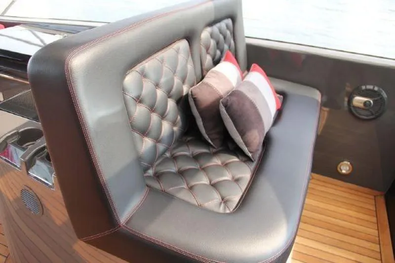 Slide: The Image of Sunseeker Predator 2012 - 1280092