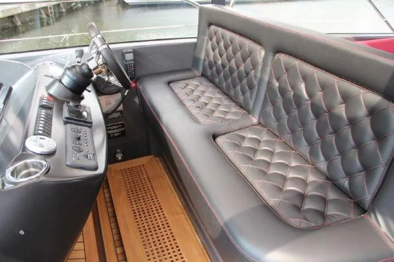 Slide: The Image of Sunseeker Predator 2012 - 1280093