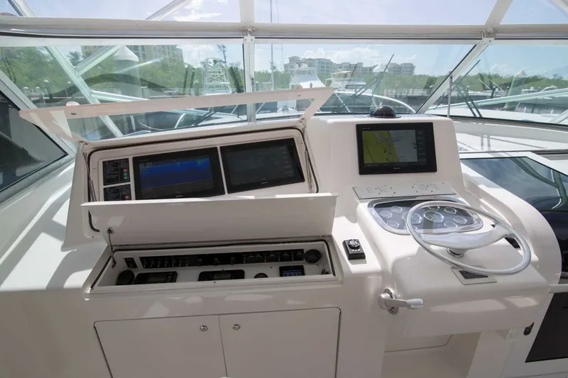 Slide: The Image of Viking 50 - Tiger Six - Helm-Electronics 2021 Viking 50 Express - Tiger Six - 7668012