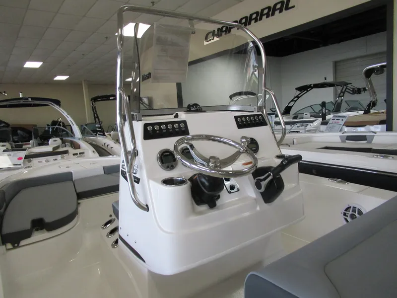 Slide: The Image of Robalo 206 Cayman 2025 - 4