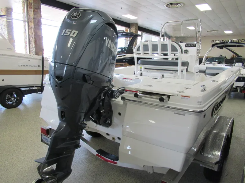 Slide: The Image of Robalo 206 Cayman 2025 - 6