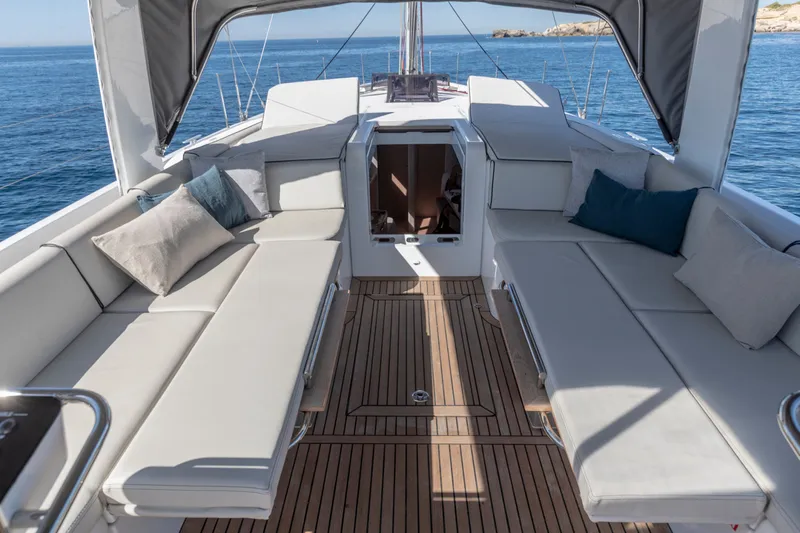 Slide: The Image of Oceanis Yacht 54 Cockpit seating in the couch mode - 3154171