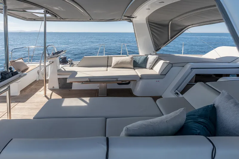 Slide: The Image of Oceanis Yacht 54 Cockpit seating in the couch mode - 3154165