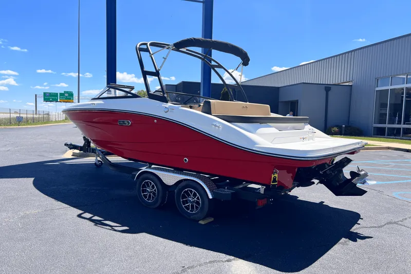 Slide: The Image of Sea Ray SPX 210 2025 - 3