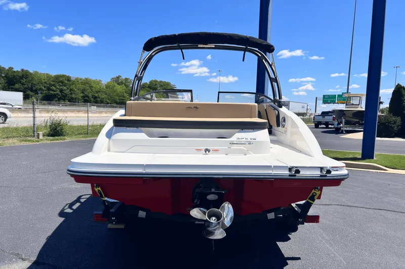 Slide: The Image of Sea Ray SPX 210 2025 - 4