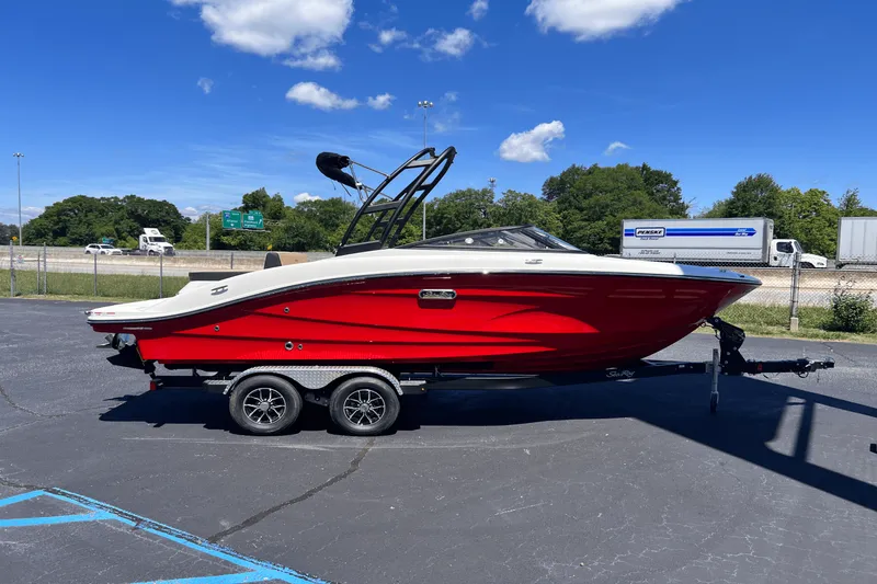 Slide: The Image of Sea Ray SPX 210 2025 - 6