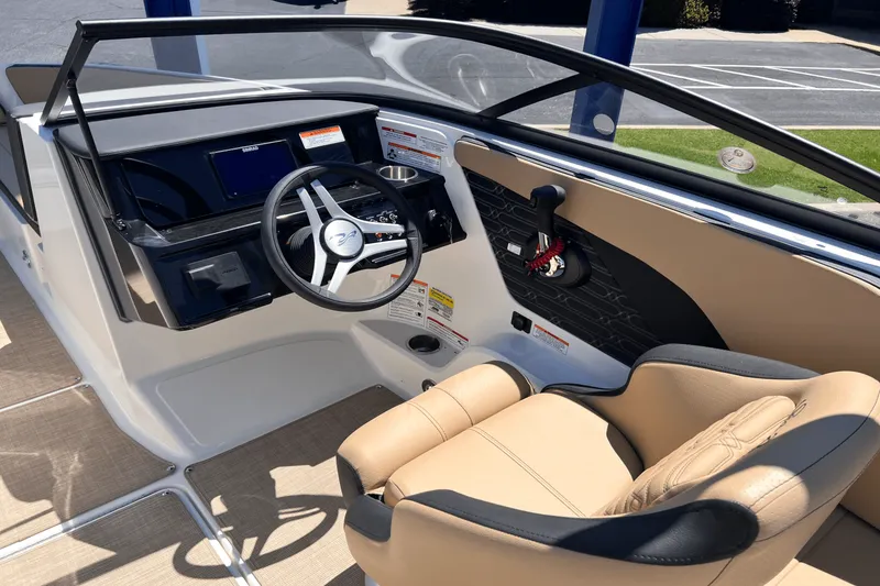 Slide: The Image of Sea Ray SPX 210 2025 - 7