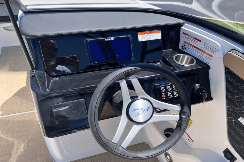 Slide: The Image of Sea Ray SPX 210 2025 - 8