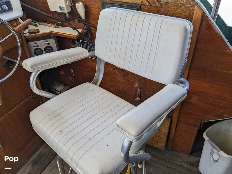 Slide: The Image of Captain's Chair - 10424392