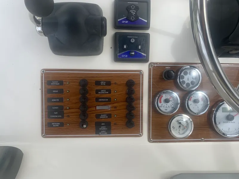 Slide: The Image of Albemarle 242 Center Console 2006 - 1463333