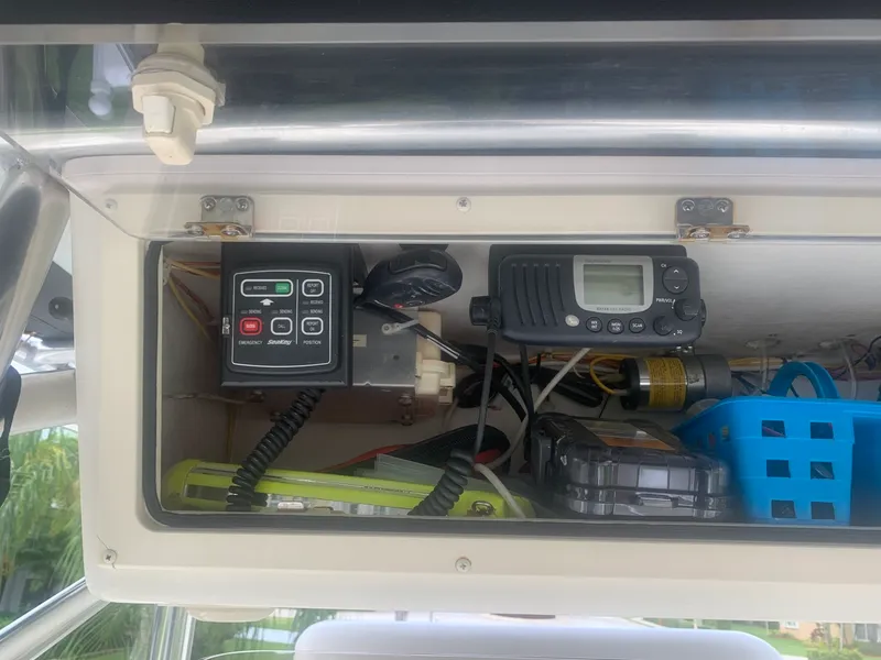 Slide: The Image of Albemarle 242 Center Console 2006 - 1463335