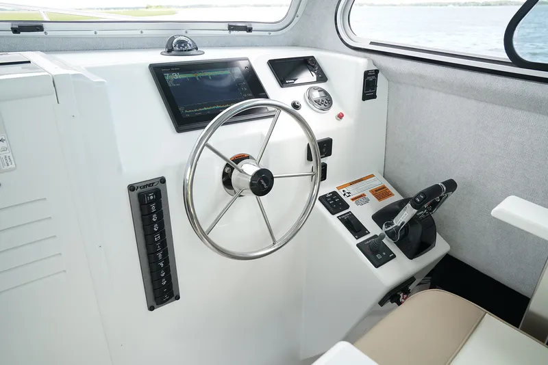 Slide: The Image of Parker Marine 257 Explorer - 4