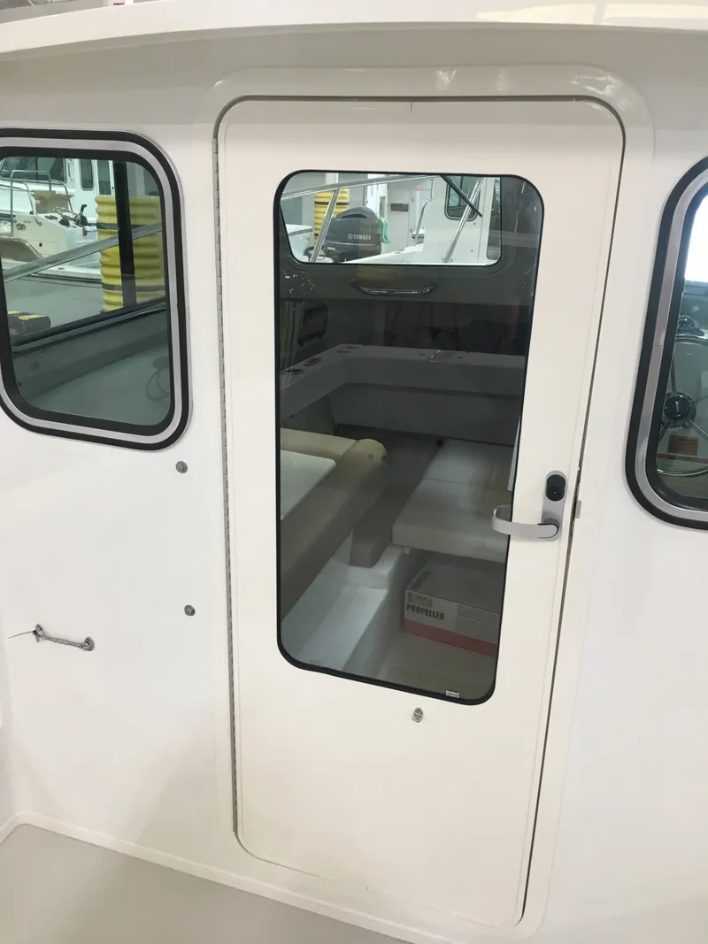 Slide: The Image of Parker Marine 257 Explorer - 5