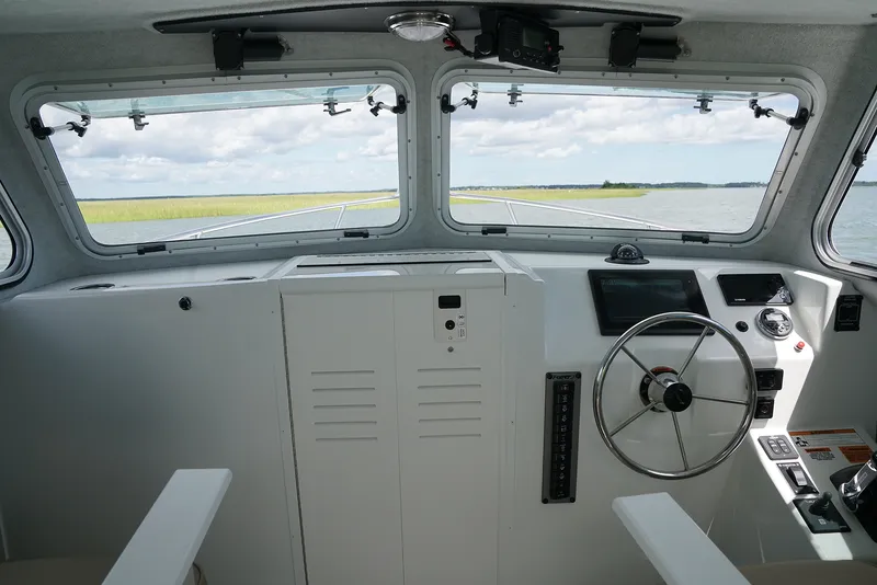 Slide: The Image of Parker Marine 257 Explorer - 3