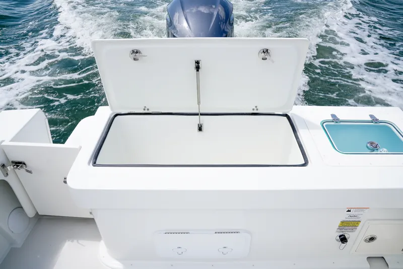 Slide: The Image of Parker Marine 257 Explorer - 9
