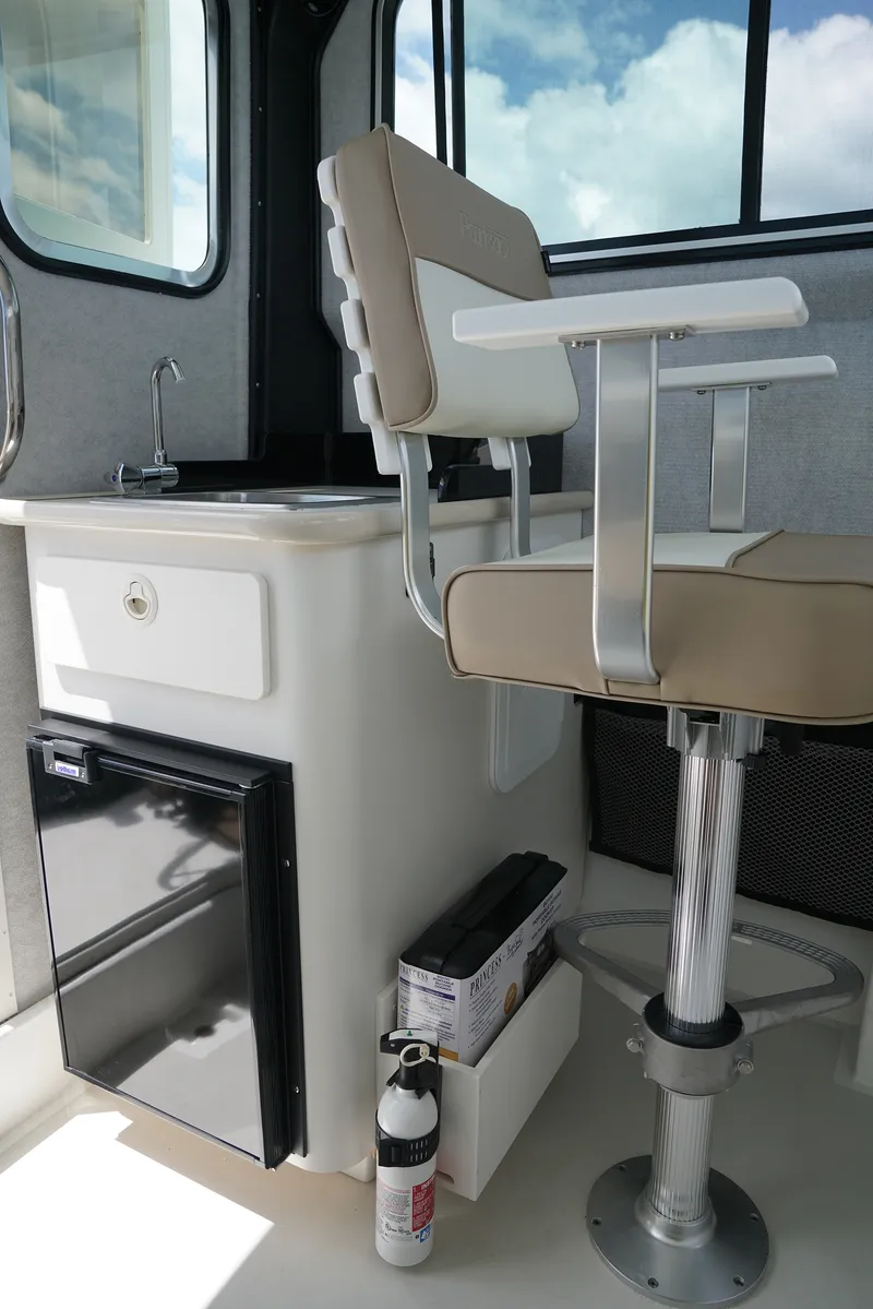 Slide: The Image of Parker Marine 287 Explorer - 6