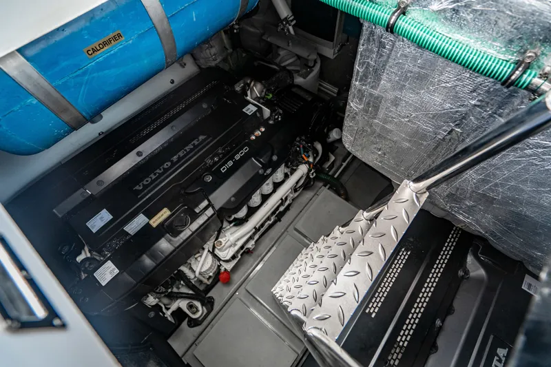 Slide: The Image of Sunseeker Predator 2019 - 1475779