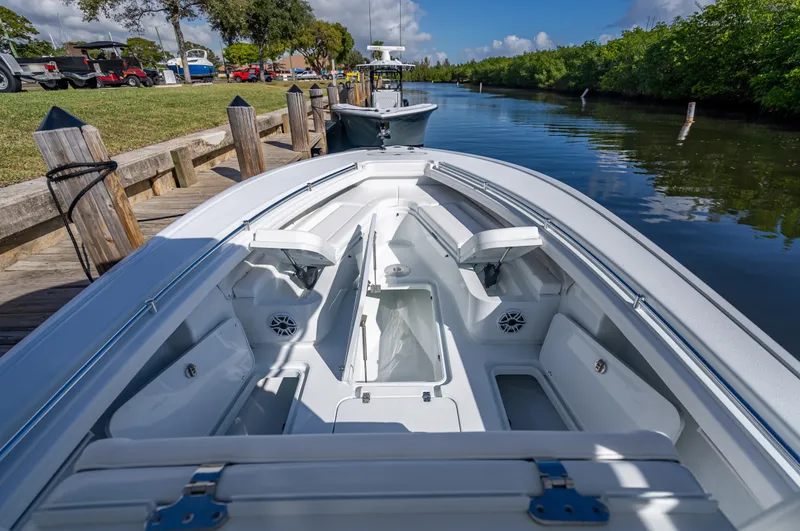 Slide: The Image of Yellowfin 32 Offshore - 7