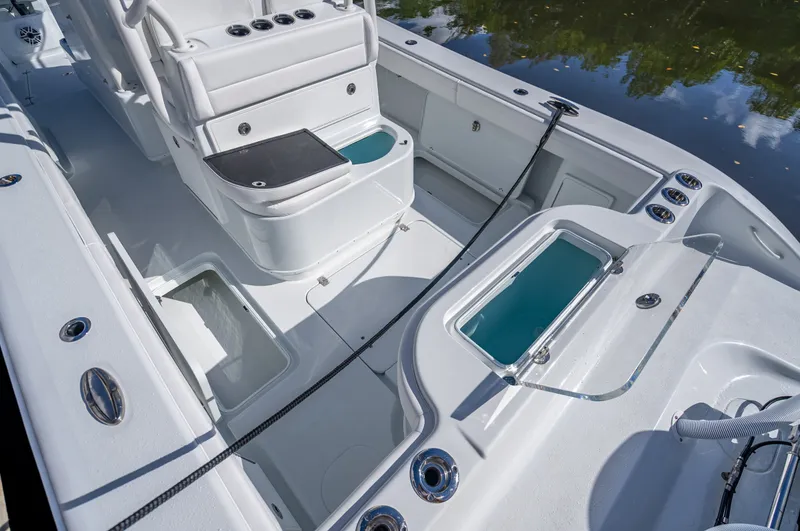 Slide: The Image of Yellowfin 32 Offshore - 10