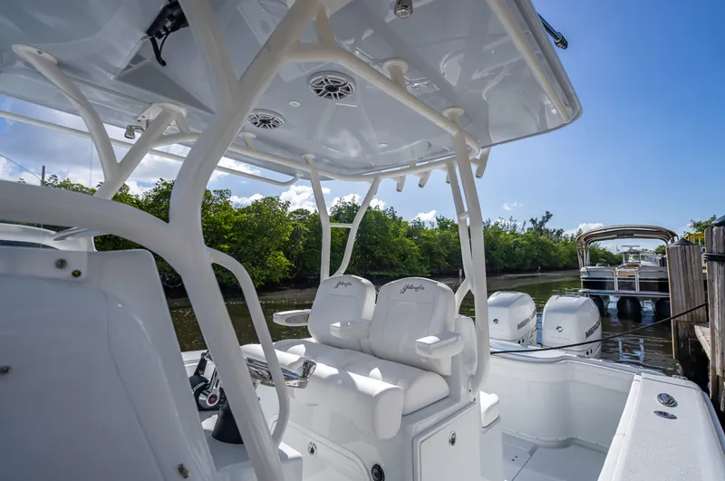 Slide: The Image of Yellowfin 32 Offshore - 9