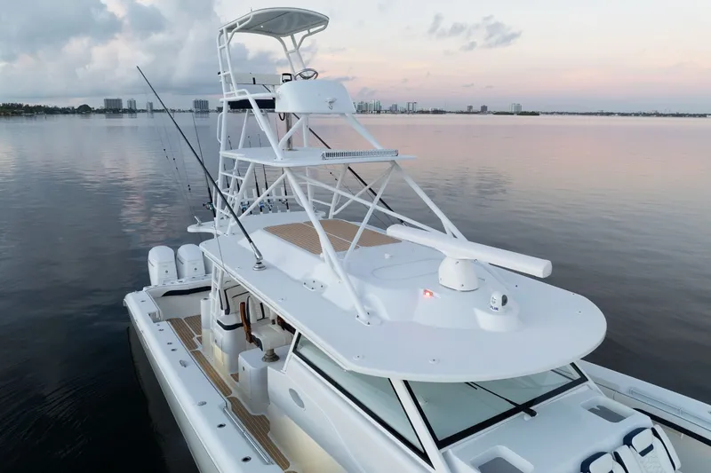 Slide: The Image of Yellowfin 54 Offshore - 16