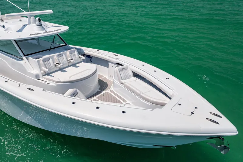 Slide: The Image of Yellowfin 54 Offshore - 4