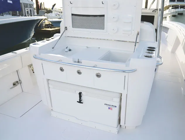 Slide: The Image of Invincible 42 Center Cabin - 4