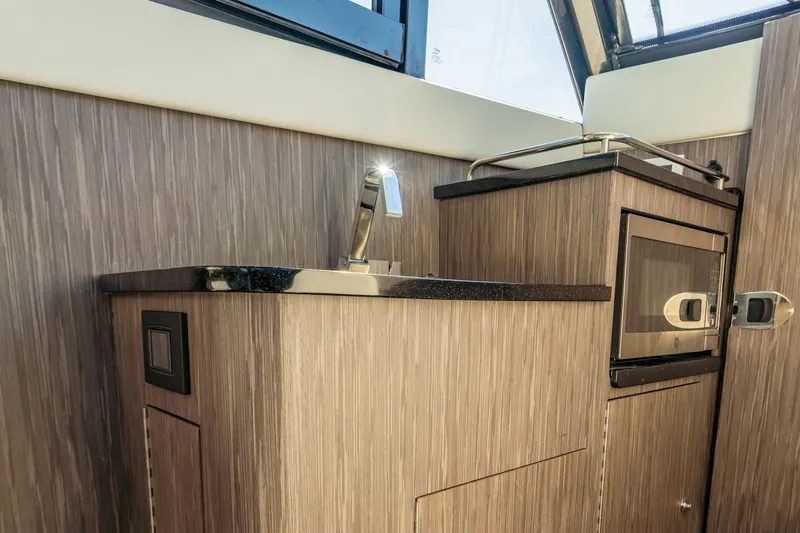Slide: The Image of Invincible 46 Pilothouse - 13