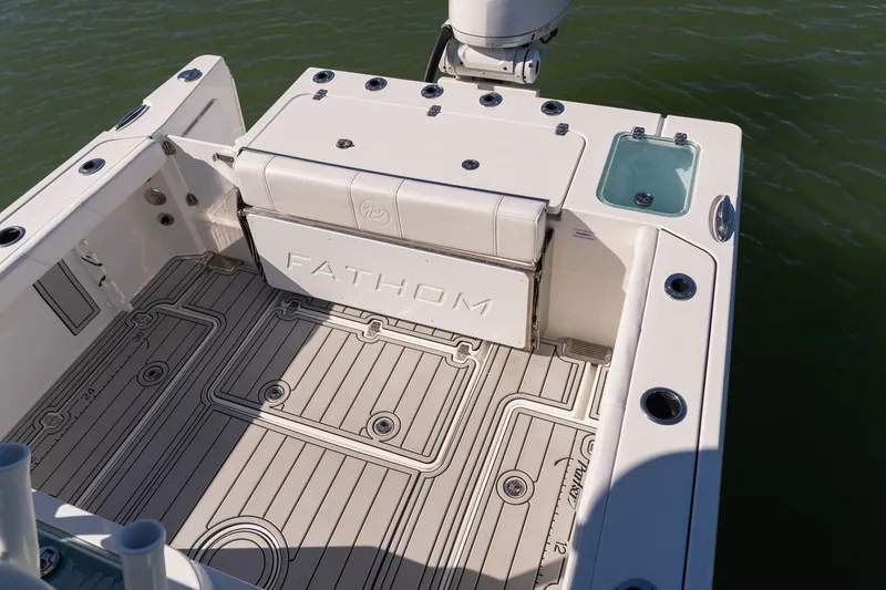 Slide: The Image of Parker Marine 254 Fathom - 16
