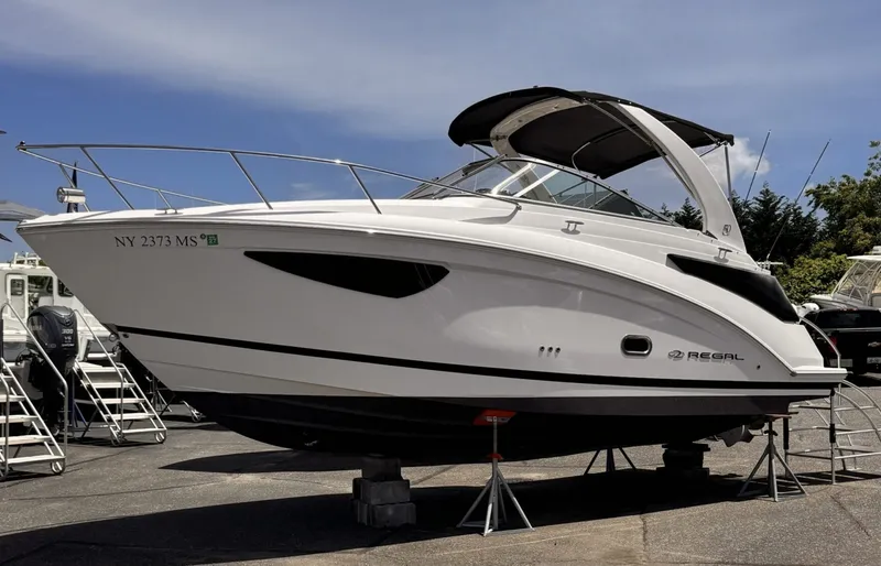 Slide: The Image of Regal 26 Express 2021 - 1