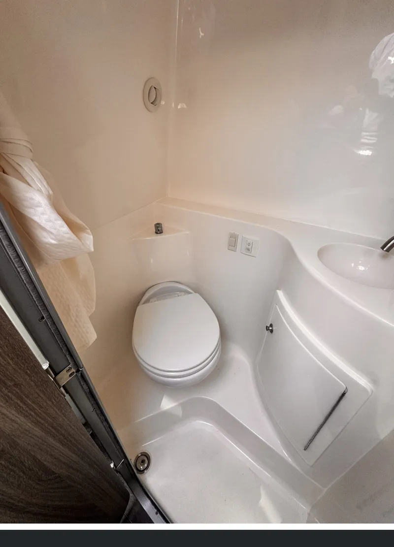 Slide: The Image of Regal 26 Express 2021 - 0