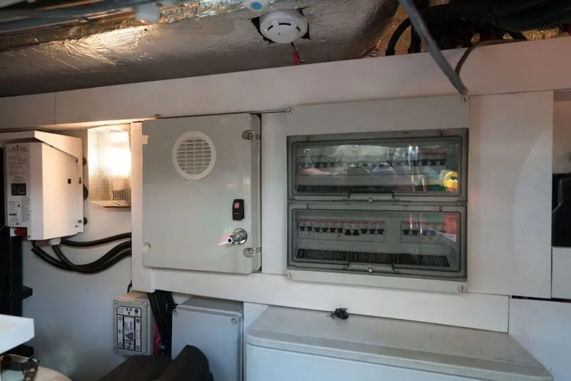 Slide: The Image of Sunseeker Predator 2010 - 1501274