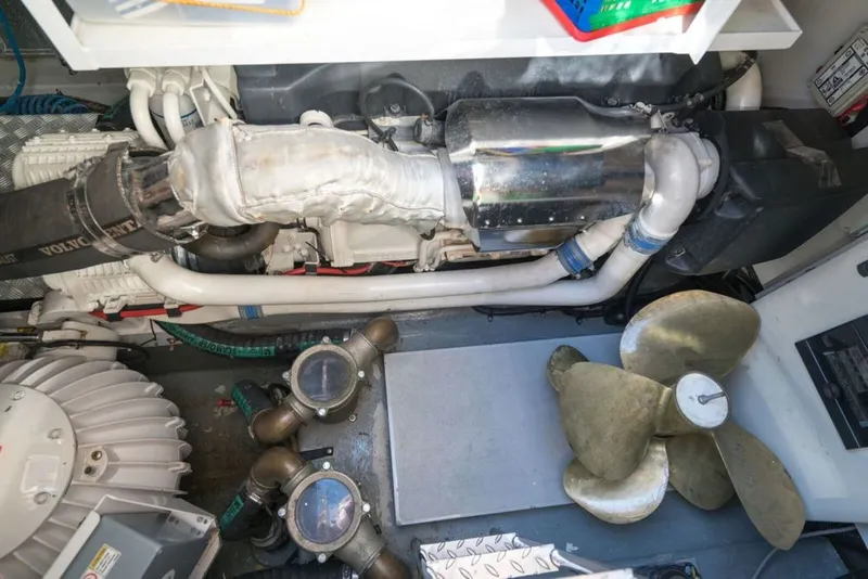 Slide: The Image of Sunseeker Predator 2010 - 1501271