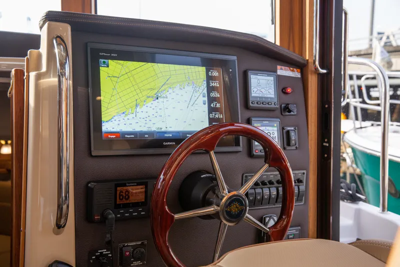 Slide: The Image of Ranger Tug R-31 CB Ranger Tug - 22