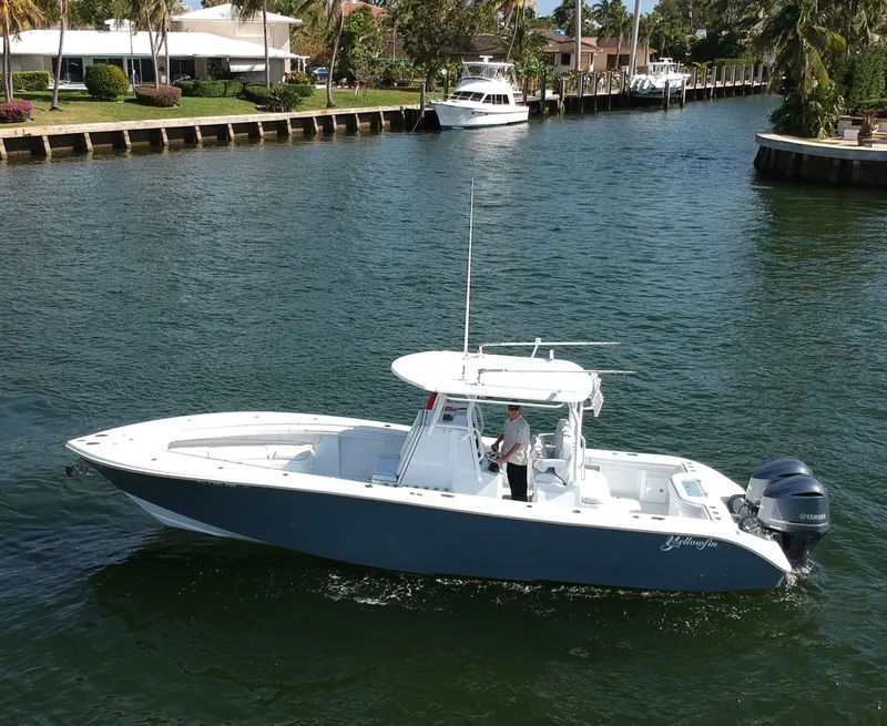 The Image of Yellowfin 32 Offshore - 0