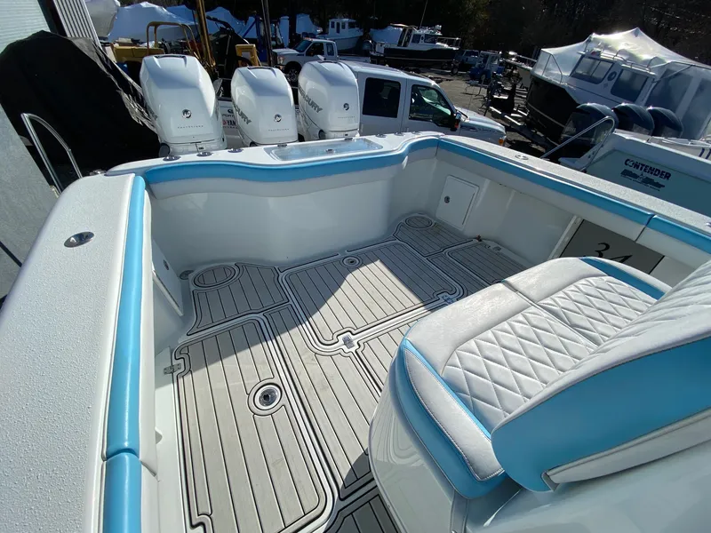 Slide: The Image of Yellowfin 34 Offshore - 3
