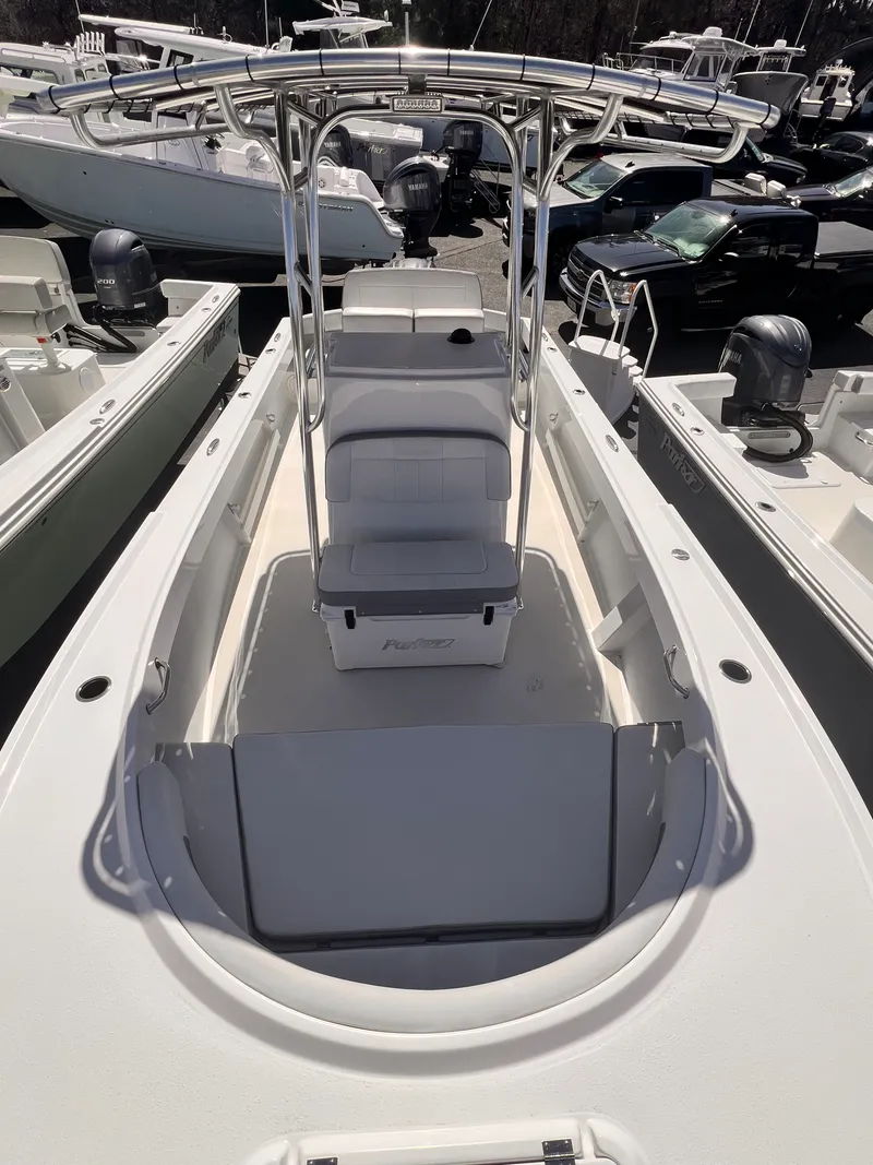 Slide: The Image of Parker Marine 2024 Parker 21 SE Center Console 2024 - 3