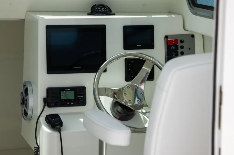 Slide: The Image of Parker Marine 227 Explorer - 5