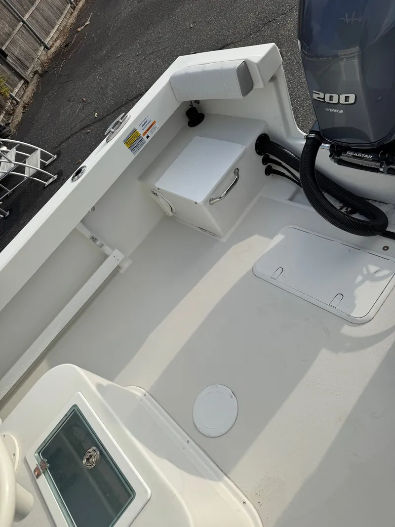 Slide: The Image of Parker Marine 2023 Parker 23 SE Center Console 2023 - 6