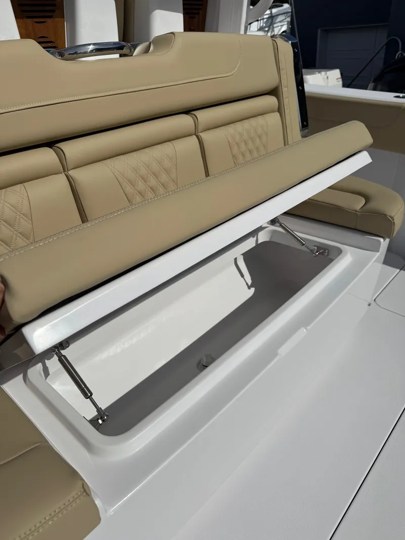 Slide: The Image of Phenom 2026 Phenom 37 Center Console 2026 - 13