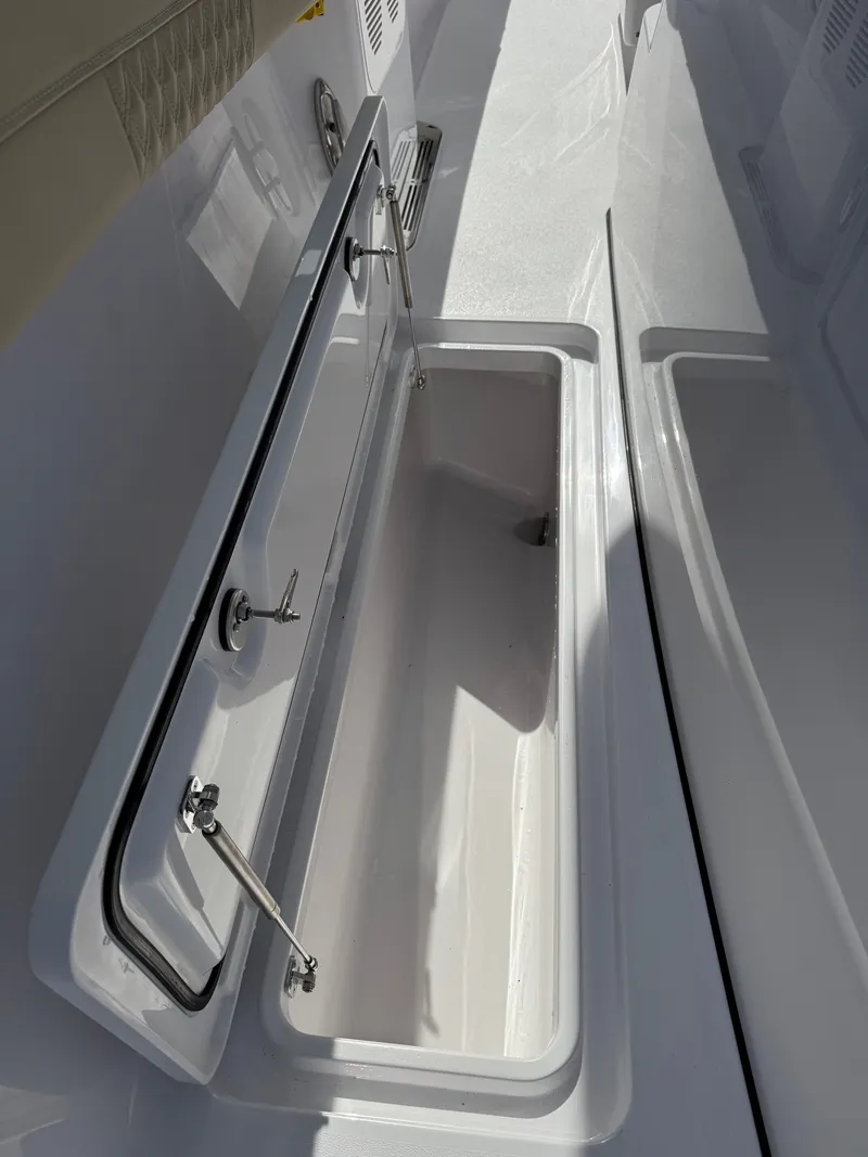Slide: The Image of Phenom 2026 Phenom 37 Center Console 2026 - 21