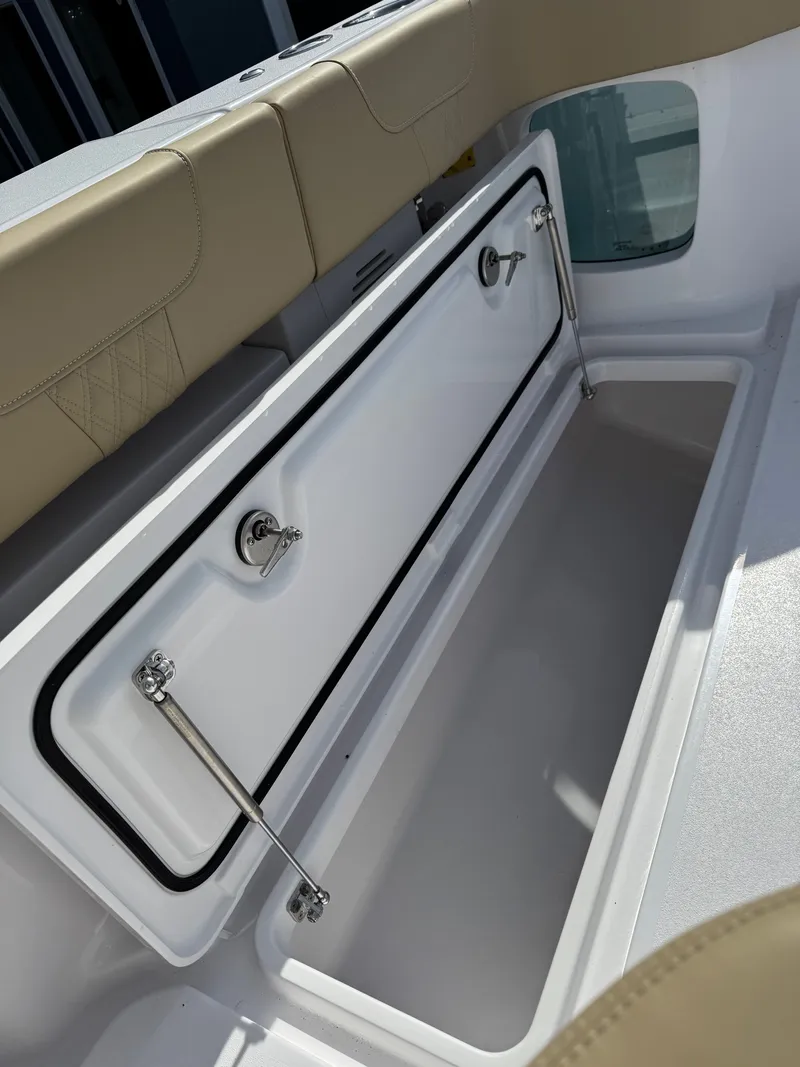 Slide: The Image of Phenom 2026 Phenom 37 Center Console 2026 - 18