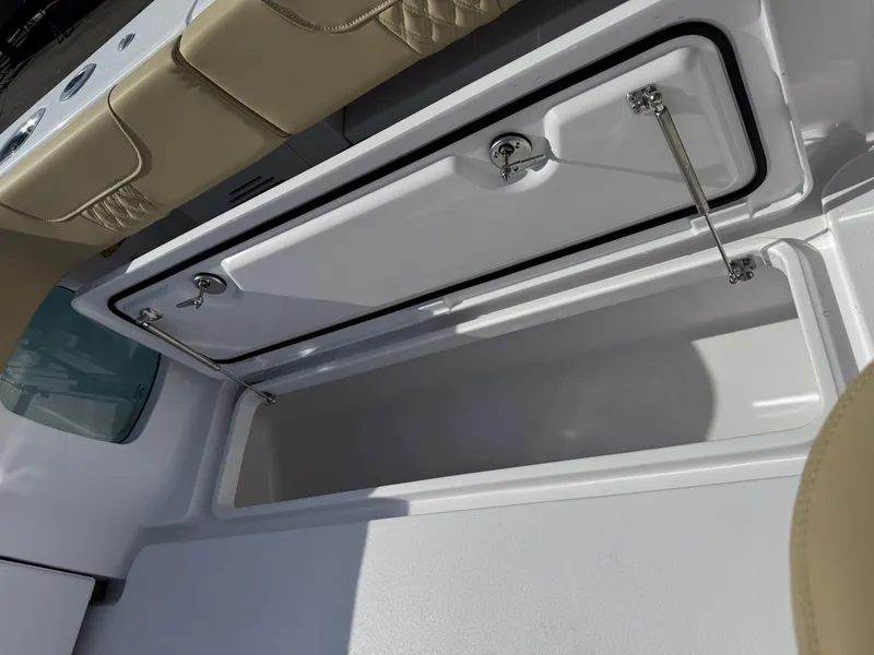 Slide: The Image of Phenom 2026 Phenom 37 Center Console 2026 - 17