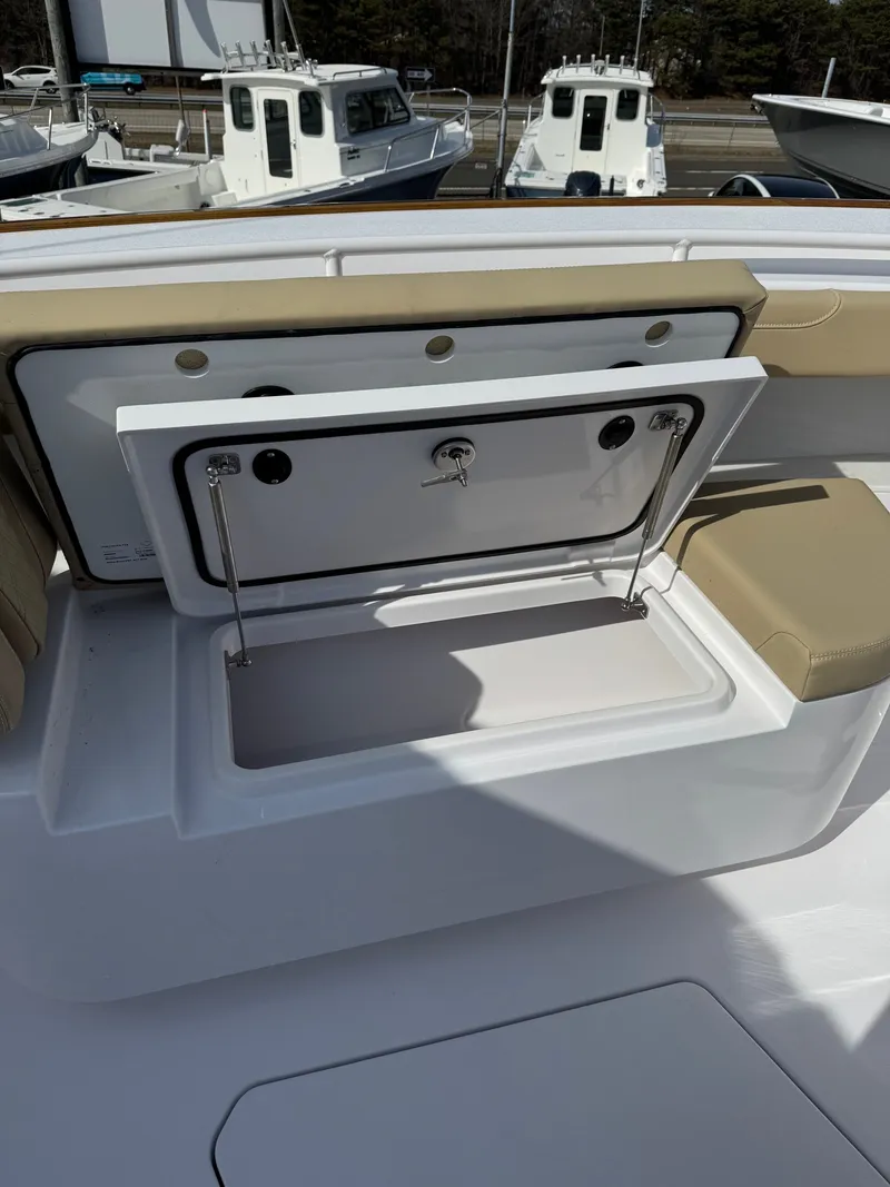 Slide: The Image of Phenom 2026 Phenom 37 Center Console 2026 - 23