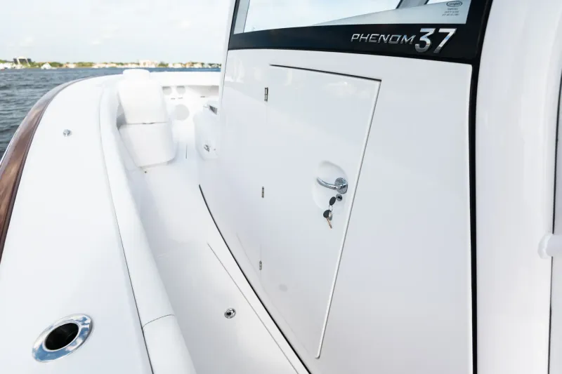 Slide: The Image of Phenom 37 Center Console 2026 - 11