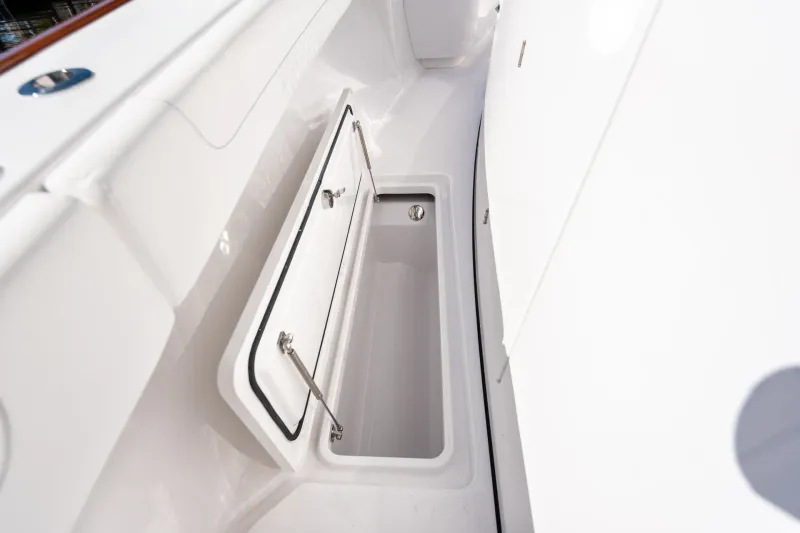 Slide: The Image of Phenom 37 Center Console 2026 - 21