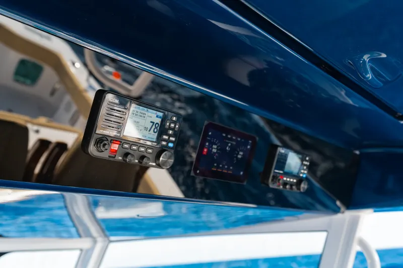 Slide: The Image of Phenom 43 Center Console - 12