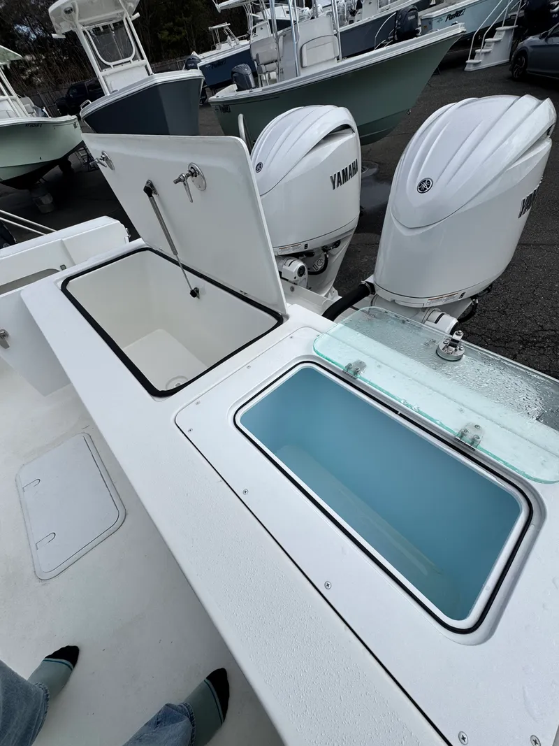 Slide: The Image of Parker Marine 2025 Parker 2520 Pilot House 2025 - 5