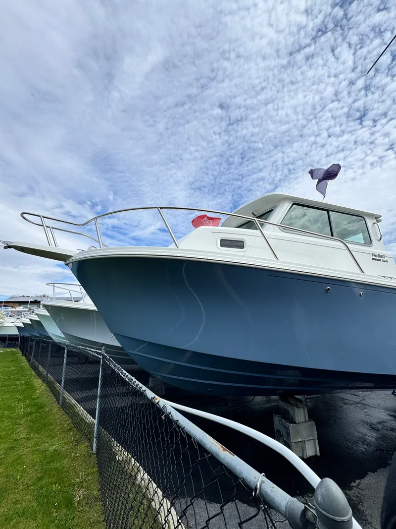 Slide: The Image of Parker Marine 2025 Parker 2520 Pilot House 2025 - 11