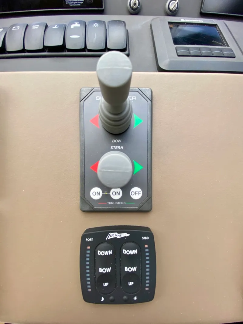 Slide: The Image of Azimut Flybridge 2018 - 1566913